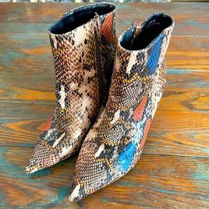 Rouge helium Boots Snake skin look